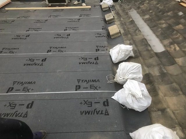 防水紙設置と水切り板金